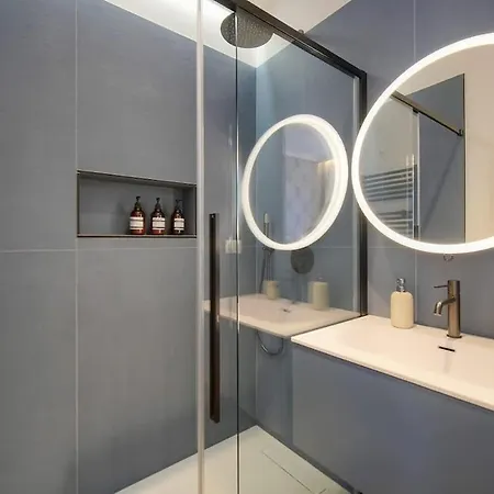 Beletage - 5bdr - 4 Bath - Center - Garage And Ac