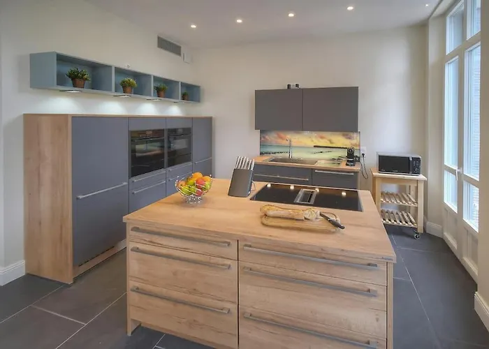 Beletage - 5bdr - 4 Bath - Center - Garage And Ac Apartamento *