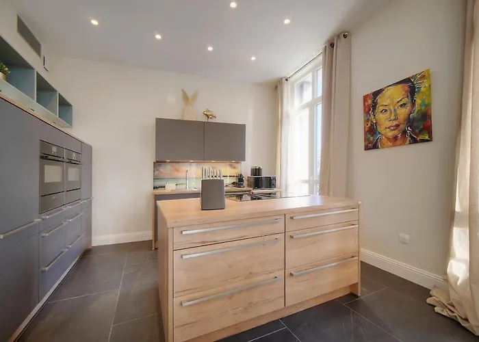 Beletage - 5bdr - 4 Bath - Center - Garage And Ac * Cannes