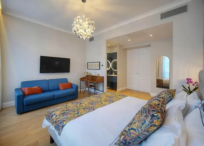 Beletage - 5bdr - 4 Bath - Center - Garage And Ac Apartamento