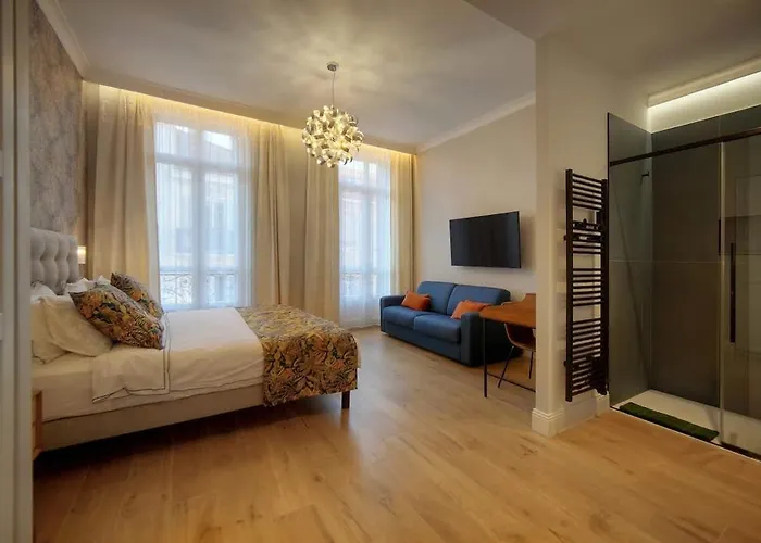 Beletage - 5bdr - 4 Bath - Center - Garage And Ac *