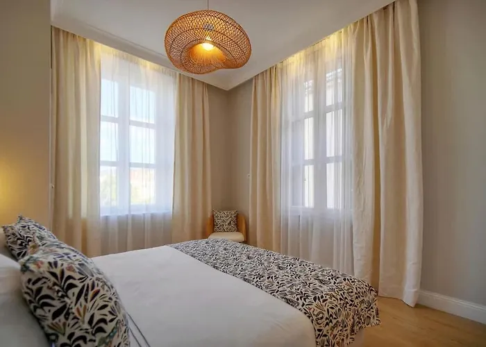 Beletage - 5bdr - 4 Bath - Center - Garage And Ac Apartamento *