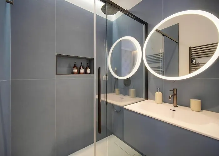 Beletage - 5bdr - 4 Bath - Center - Garage And Ac