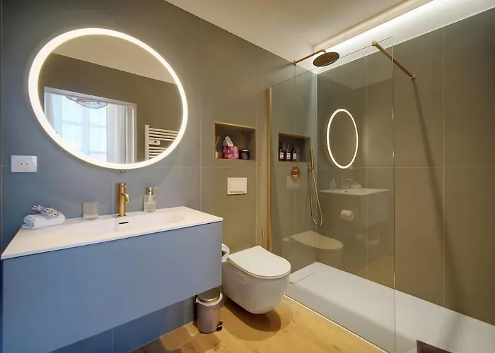 Beletage - 5bdr - 4 Bath - Center - Garage And Ac Apartamento