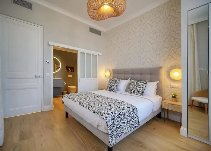 Beletage - 5bdr - 4 Bath - Center - Garage And Ac *