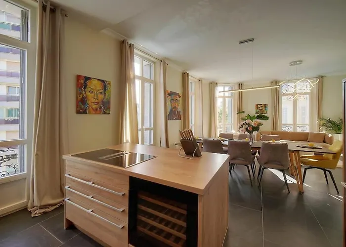 Beletage - 5bdr - 4 Bath - Center - Garage And Ac Apartamento