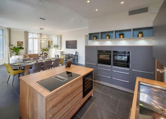 Beletage - 5bdr - 4 Bath - Center - Garage And Ac