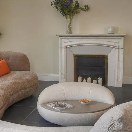 Beletage - 5bdr - 4 Bath - Center - Garage And Ac