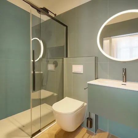 Beletage - 5bdr - 4 Bath - Center - Garage And Ac