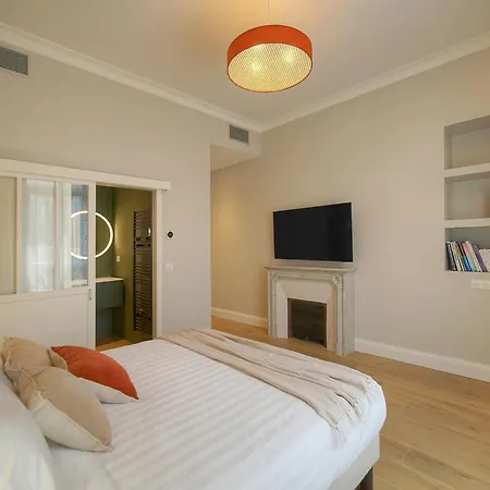 Beletage - 5bdr - 4 Bath - Center - Garage And Ac *