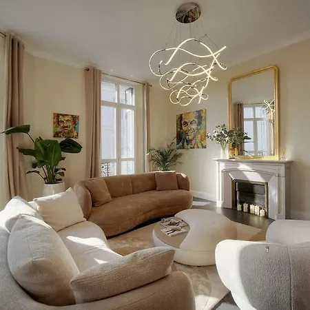 Beletage - 5bdr - 4 Bath - Center - Garage And Ac Apartman *