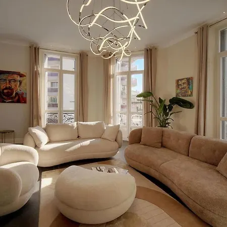 Beletage - 5bdr - 4 Bath - Center - Garage And Ac