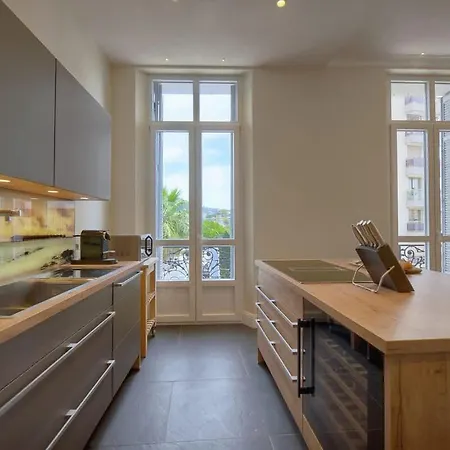 Lejlighed Beletage - 5bdr - 4 Bath - Center - Garage And Ac *
