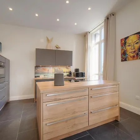 Beletage - 5bdr - 4 Bath - Center - Garage And Ac * Cannes