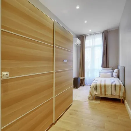 Beletage - 5bdr - 4 Bath - Center - Garage And Ac