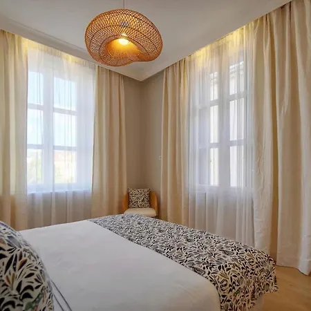 Beletage - 5bdr - 4 Bath - Center - Garage And Ac Lejlighed *