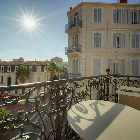 Beletage - 5bdr - 4 Bath - Center - Garage And Ac