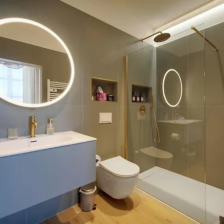 Beletage - 5bdr - 4 Bath - Center - Garage And Ac Apartman