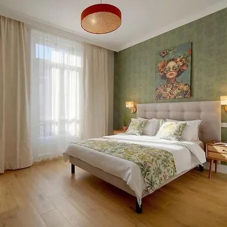 Beletage - 5bdr - 4 Bath - Center - Garage And Ac