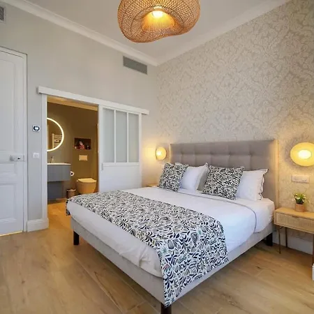 Beletage - 5bdr - 4 Bath - Center - Garage And Ac *