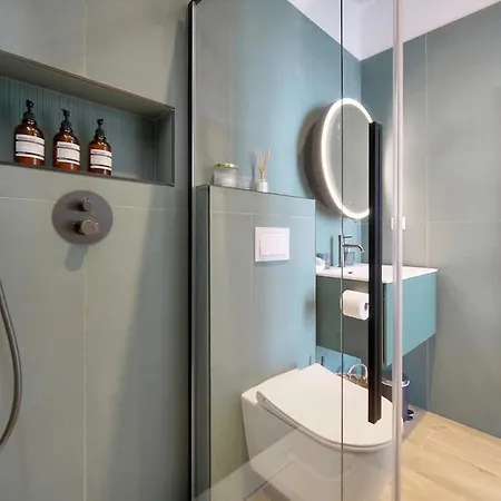 Beletage - 5bdr - 4 Bath - Center - Garage And Ac *