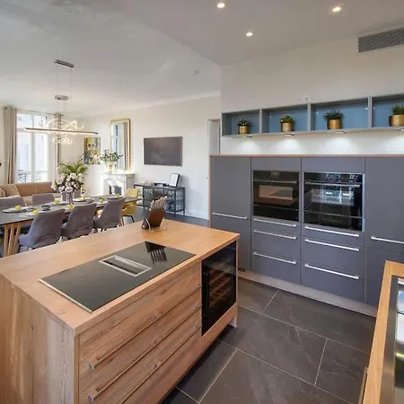 Beletage - 5bdr - 4 Bath - Center - Garage And Ac