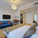 Beletage - 5bdr - 4 Bath - Center - Garage And Ac Apartment