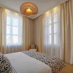 Beletage - 5bdr - 4 Bath - Center - Garage And Ac Apartment *