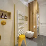 Beletage - 5bdr - 4 Bath - Center - Garage And Ac *