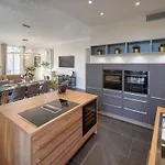 Beletage - 5bdr - 4 Bath - Center - Garage And Ac